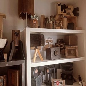 Présentoir en carton recyclé pour décorations saisonnières