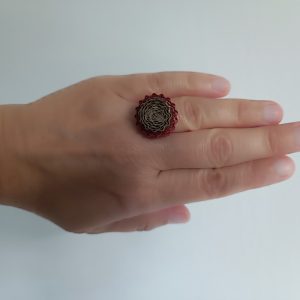 bague-artisanale-reglable-en-carton-recycle-rosace